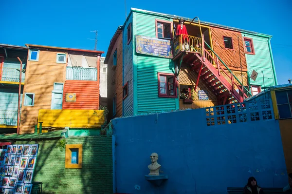 拉博卡多彩的房子附近，布宜诺斯艾利斯阿根廷 图库图片