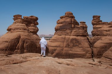 Kaya oluşumları, Suudi Arabistan üzerine yürüyen saudian