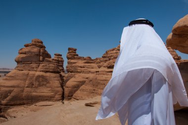 Looking at the horizon in Madaîn Saleh, Saudi Arabia