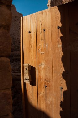 Eski kapı içinde Al-Ula eski City, Suudi Arabistan