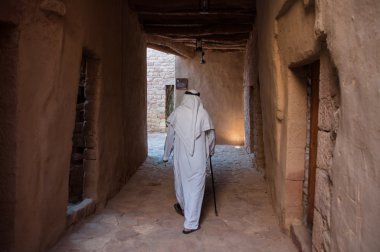 Saudian Al-Ula Old City, Suudi Arabi duvarların içine yürüyüş