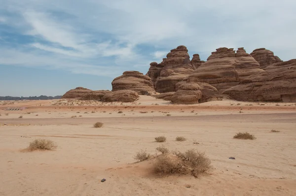 Kaya oluşumları Al-Ula Suudi Arabistan çöllerinde içinde — Stok fotoğraf