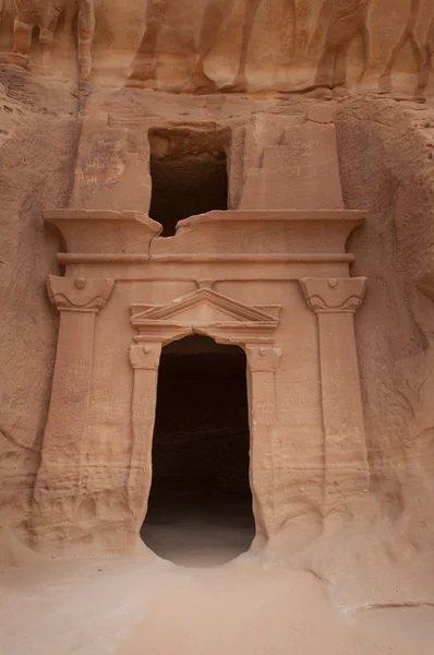 沙特阿拉伯 madayn 萨利赫考古遗址的 nabatean 墓 — 图库照片