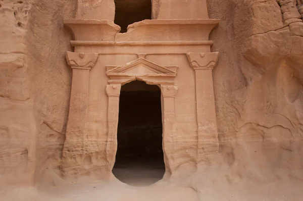 Nabateanska grav i Madaîn Saleh arkeologiska platsen, Saudiarabien — Stockfoto