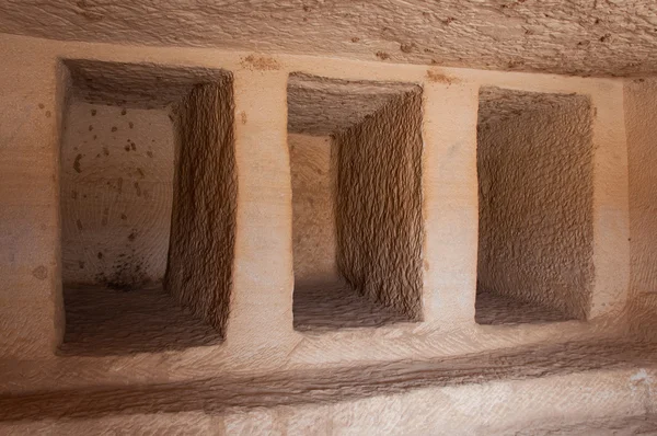 A l'intérieur d'une tombe nabatéenne dans le site archéologique de Madaîn Saleh, Saud — Photo