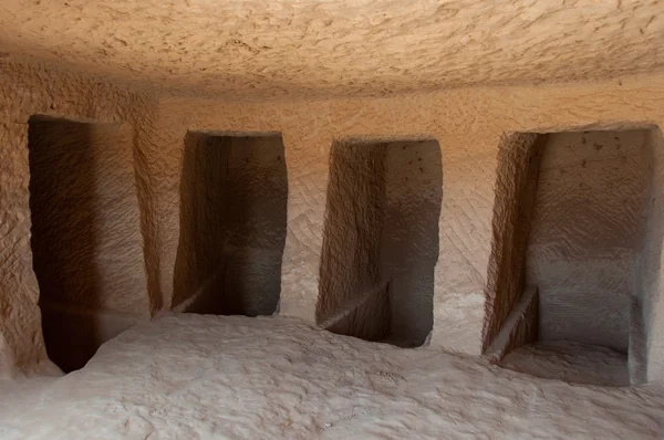 Inside a Nabatean tomb in Madaîn Saleh archeological site, Saud — ストック写真