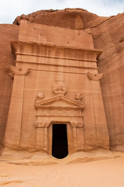 Tumba nabatea en el yacimiento arqueológico de Madaín Saleh, Arabia Saudita — Foto de Stock