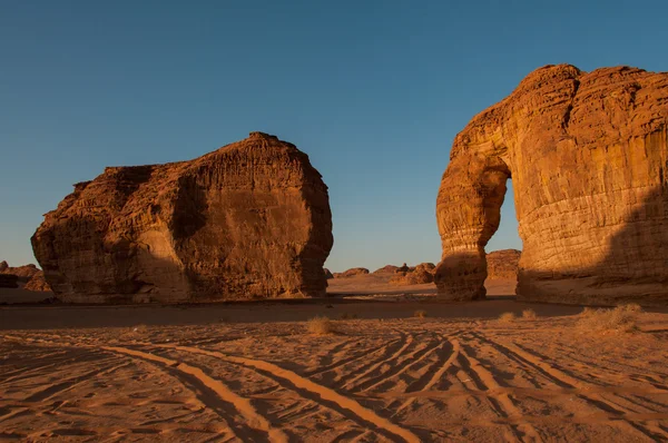サウジアラビアの砂漠で Eleplant 岩の形成 ロイヤリティフリーのストック写真