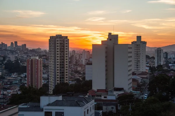 Zachód słońca na betonowe budynki w Sao Paulo, Brazylia — Zdjęcie stockowe