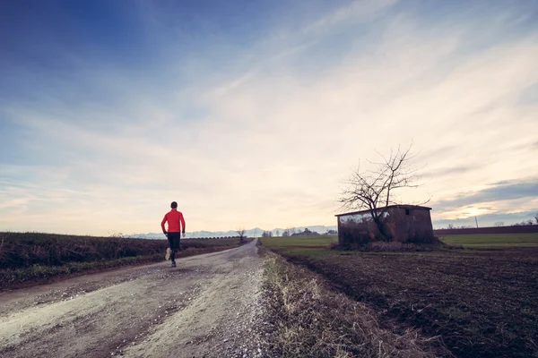 Trilha que corre no país — Fotografia de Stock