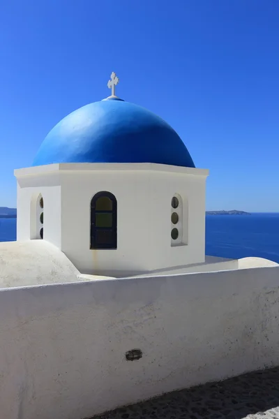 Blue-domed churches in Santorini, Greece — Stock Photo, Image