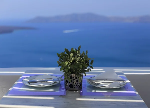 Tabla sobre el mar para dos — Foto de Stock