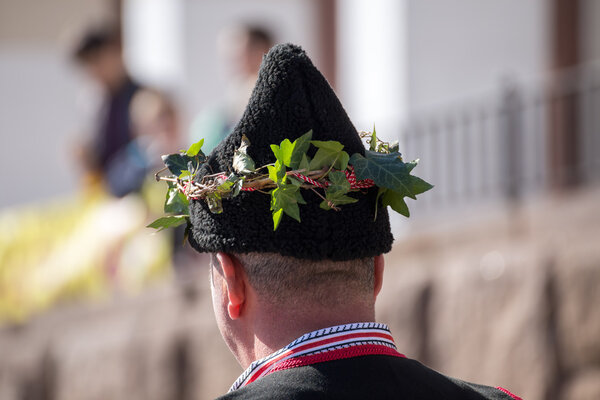 Ритуал обрезки виноградников в Болгарии
