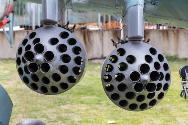 Kanat roketatar helikopter