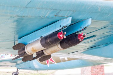 İki uçak bombaları