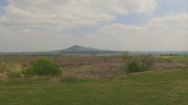 Mayın çukur açmak