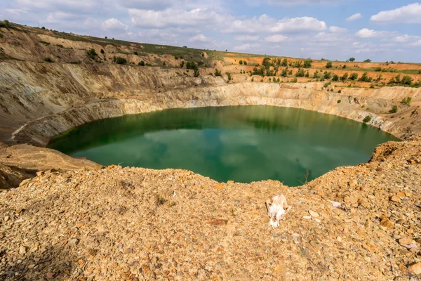 Poço de mina perigoso — Fotografia de Stock