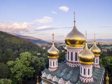 Kilisenin Shipka yakınındaki havadan görünümü