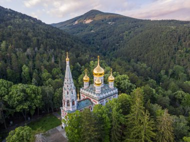 Kilisenin Shipka yakınındaki havadan görünümü