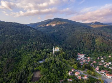 Kilisenin Shipka yakınındaki havadan görünümü