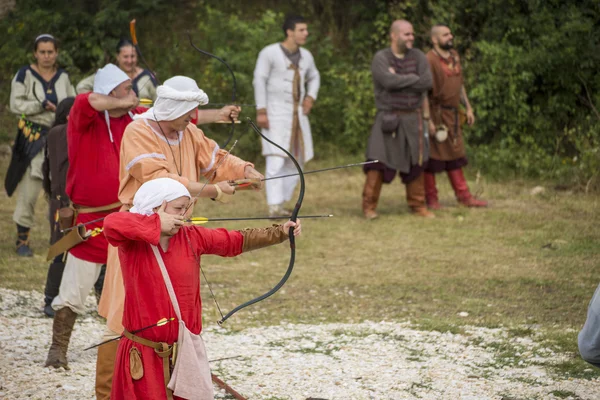 Bow and arrow shooting contest — Stock Photo, Image