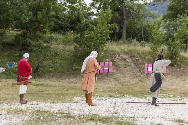 Bow and arrow shooting contest — Stock Photo, Image