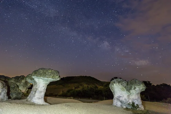 Mantar kaya fenomen geceleri — Stok fotoğraf