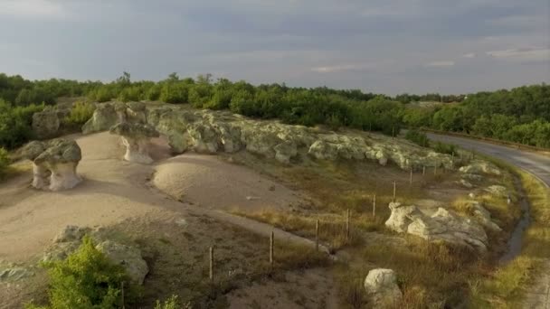 Vista aérea de las setas de roca — Vídeo de stock