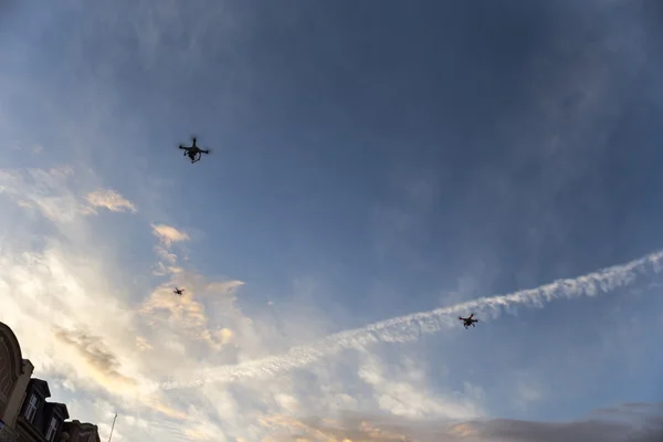 Três drones no céu — Fotografia de Stock