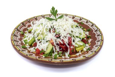 Beyaz izole Bulgar Shopska salata