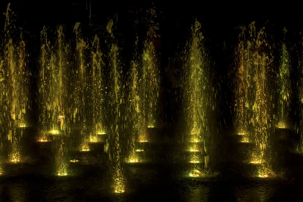Barwnie zapalił fontanna — Zdjęcie stockowe