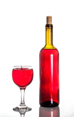 açılan bir bardak şarap