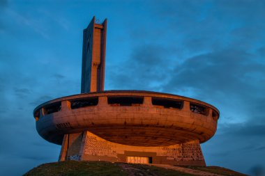 Kırmızı Buzludzha Anıtı