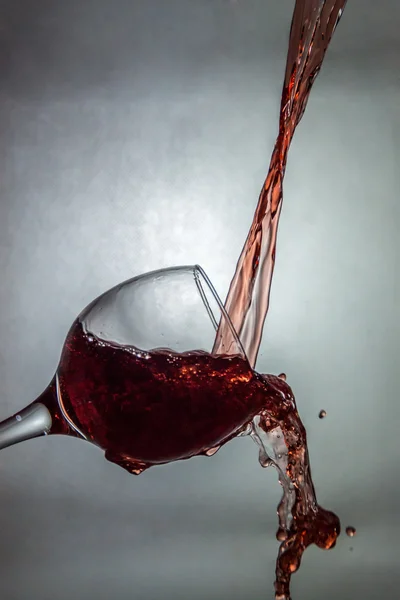 New way of pouring wine
