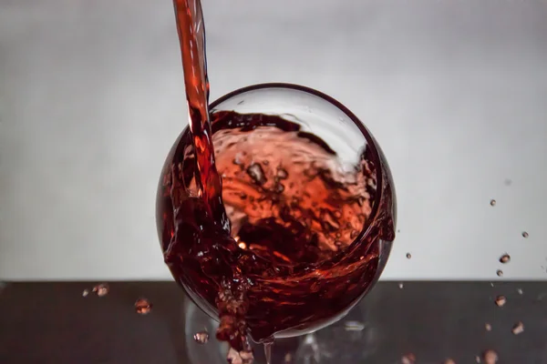 New way of pouring wine — Stock Photo, Image