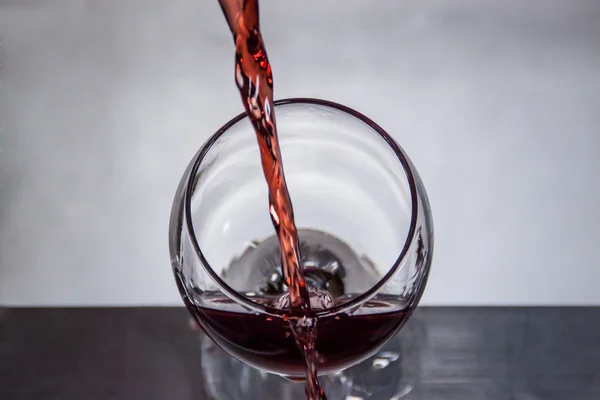 New way of pouring wine — Stock Photo, Image