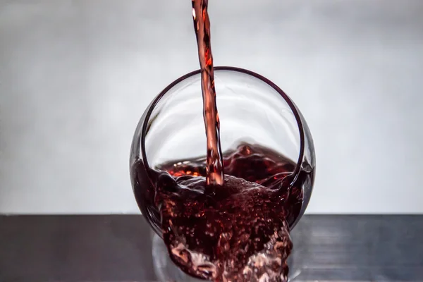 New way of pouring wine — Stock Photo, Image