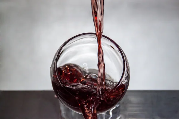 New way of pouring wine — Stock Photo, Image