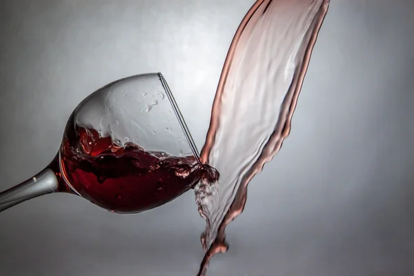 New way of pouring wine — Stock Photo, Image