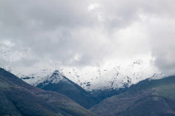 Montañas de los Balcanes picos nevados —  Fotos de Stock