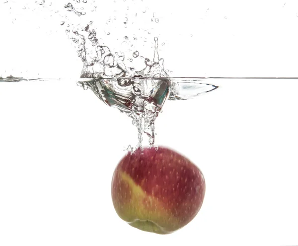 Manzana bajo el agua — Foto de Stock