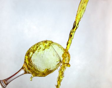 Dökülen içki yeni yol