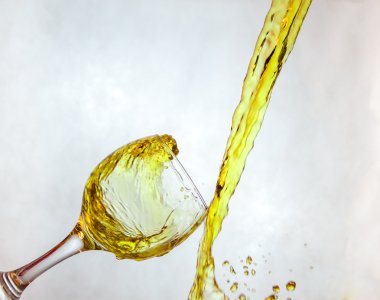 Dökülen içki yeni yol