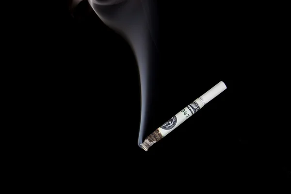 Roken van uw geld weg — Stockfoto