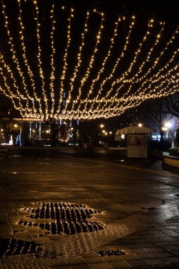 Noel ışıkları havada