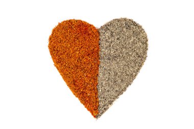 Kırmızı ve siyah biber kalp şekli