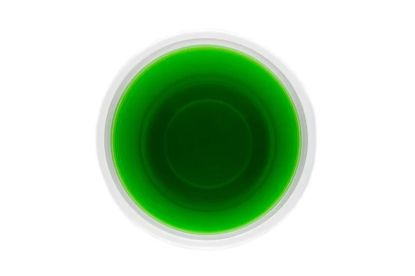 查看从上面的绿色饮料的塑料杯 — 图库照片