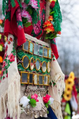 Kukeri - renkli kostüm ve maskeleri