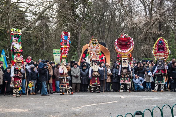 Kukeri - πολύχρωμα κοστούμια και μάσκες — Φωτογραφία Αρχείου