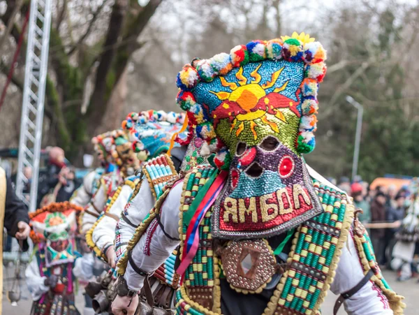 Kukeri - Costumes et masques colorés — Photo